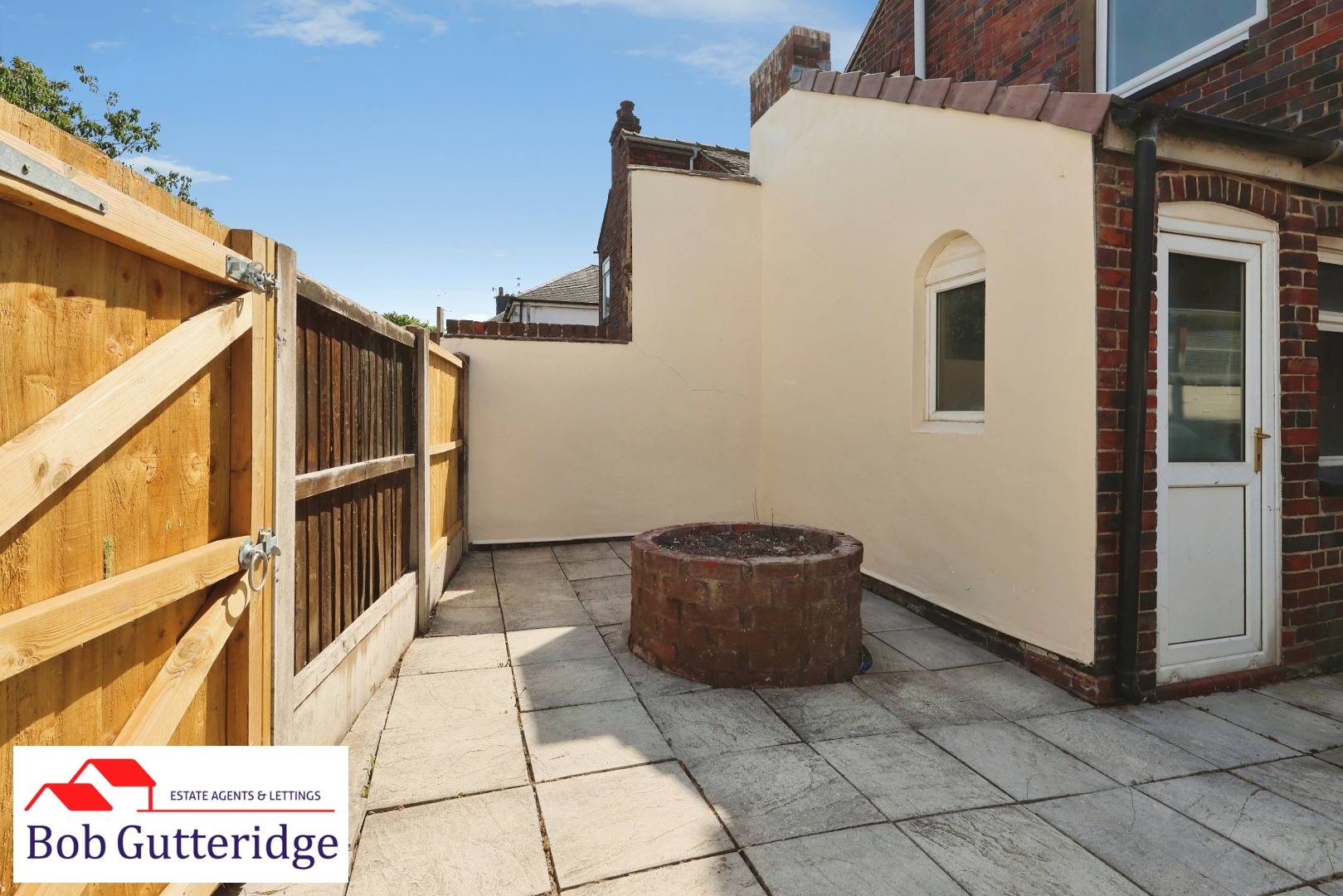 ENCLOSED REAR YARD